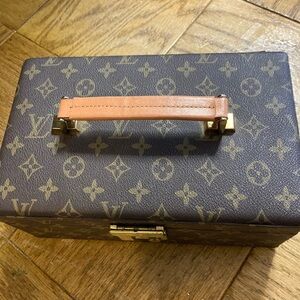 Louis Vuitton (Vintage) Monogram Travel Case with Leather Handle